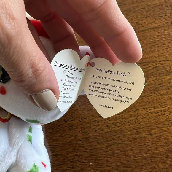 Ty Beanie Baby -  1998 Holiday Teddy the Bear - Style Number #04204 - Picture 5 of 10